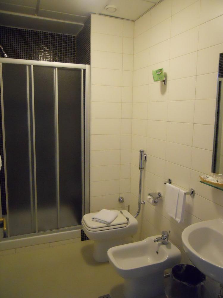 Executive Business Hotel บารี ภายนอก รูปภาพ