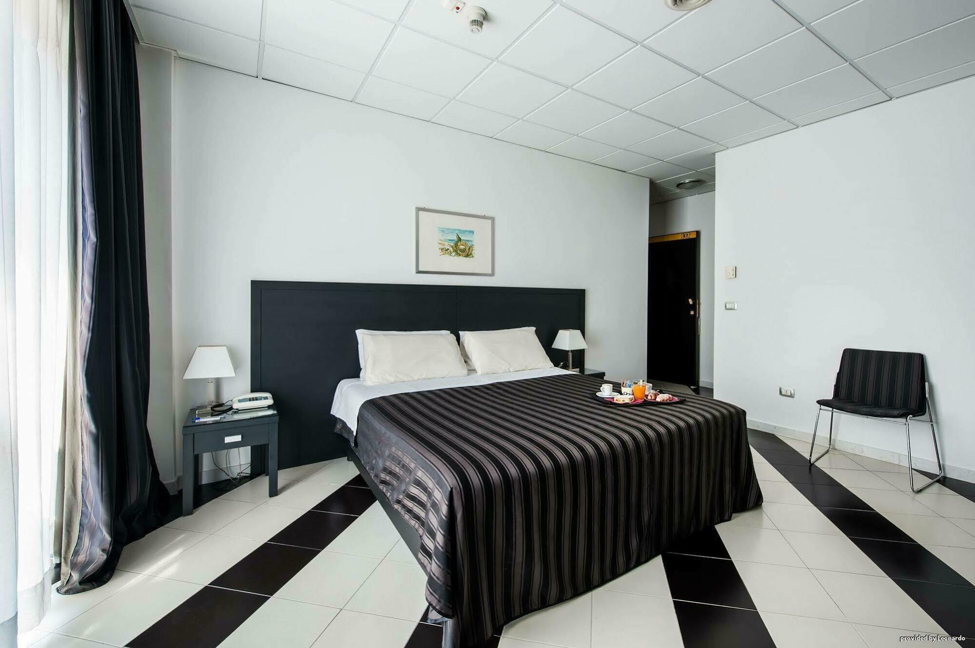 Executive Business Hotel บารี ภายนอก รูปภาพ